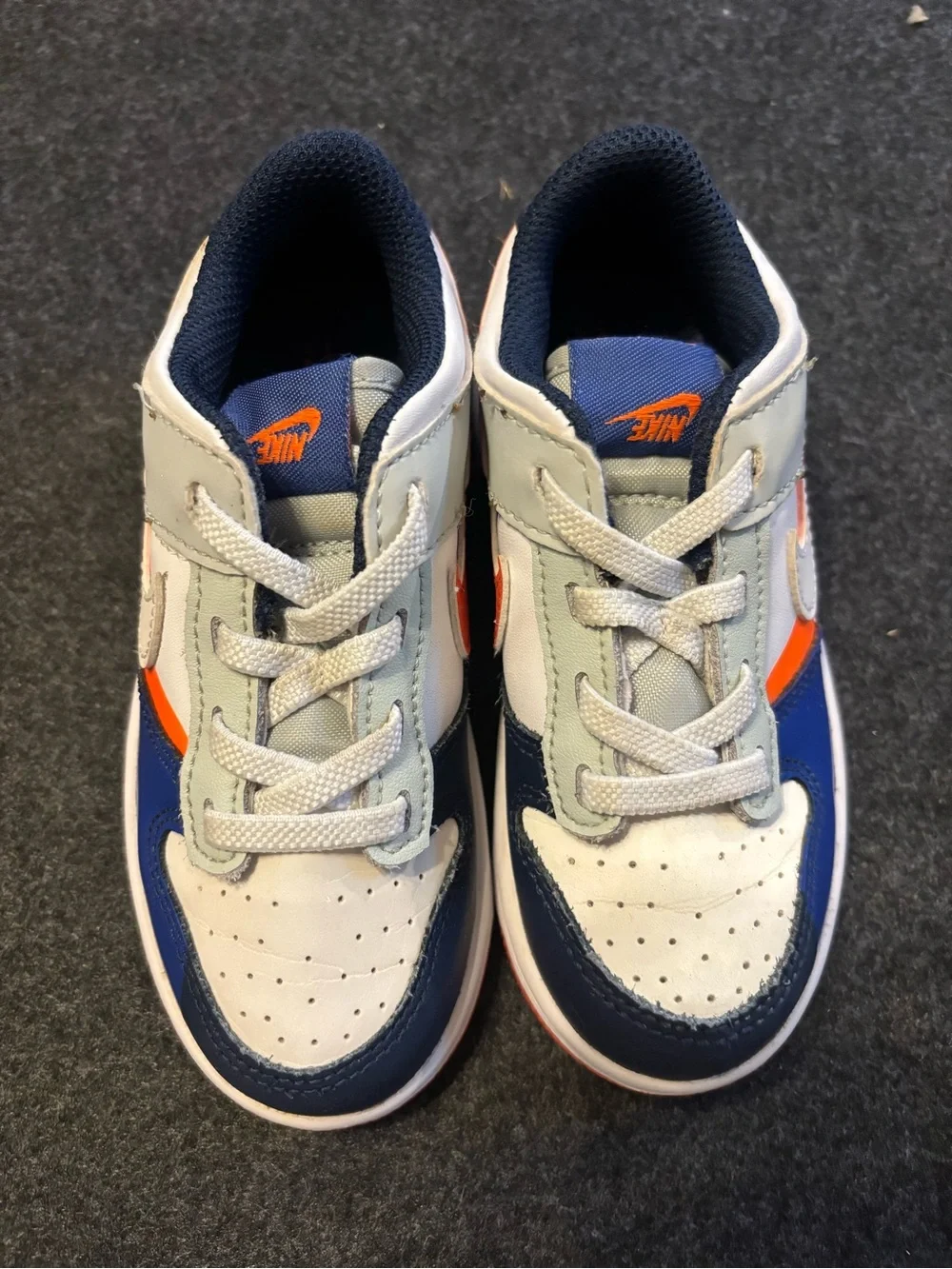 Nike Kids Low-Top Sneakers in White, Orange & Blue - Picture 4 of 6